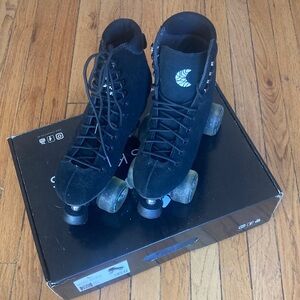 Black Women's Lace-Up Roller Skate Boots size 9 US.